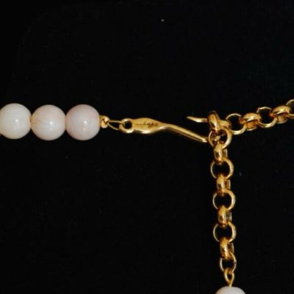 Napier Mid Century Modern Signed Necklace with Lucite Beads and Pendant. - Picture 4 of 4